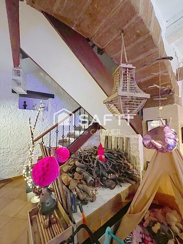 Maison - 230 m² - 6 pièces