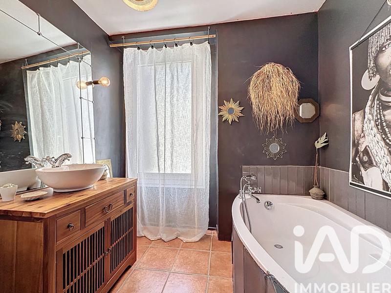 Maison - 180 m² - 8 pièces