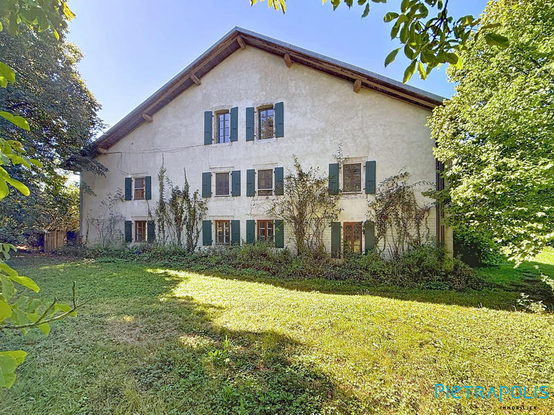 Maison - 850 m² - 12 pièces
