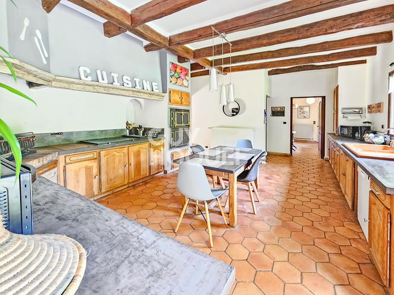 Maison - 320 m² - 11 pièces