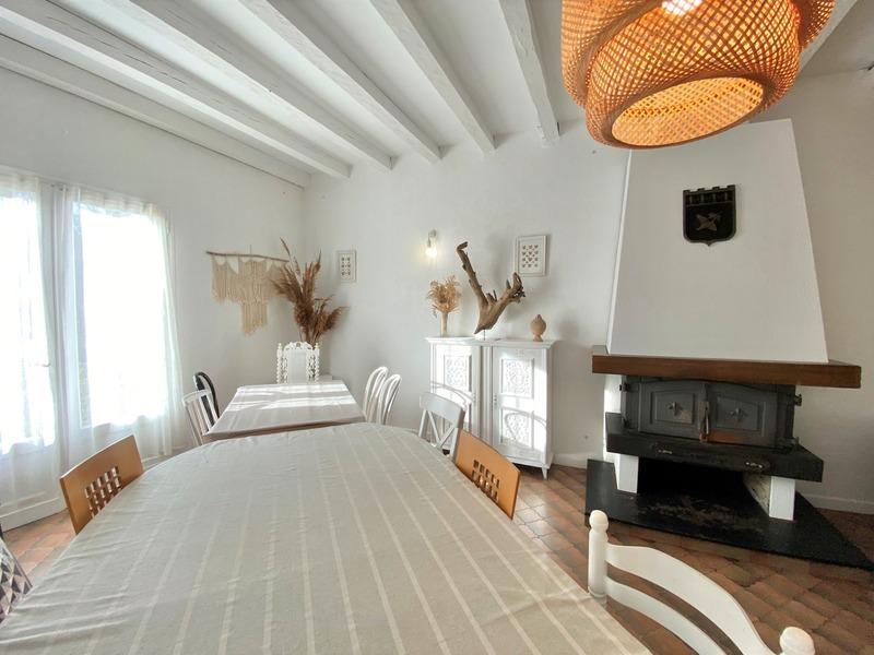 Maison - 220 m² - 7 pièces