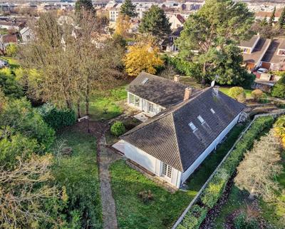 Maison - 225 m² - 6 pièces