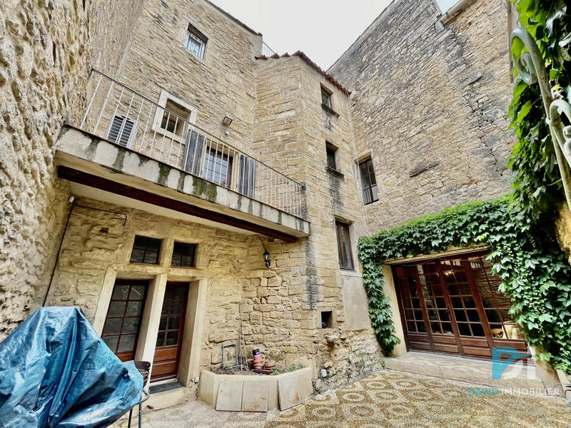 Maison - 263 m² - 8 pièces