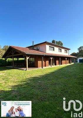 Maison - 203 m² - 10 pièces