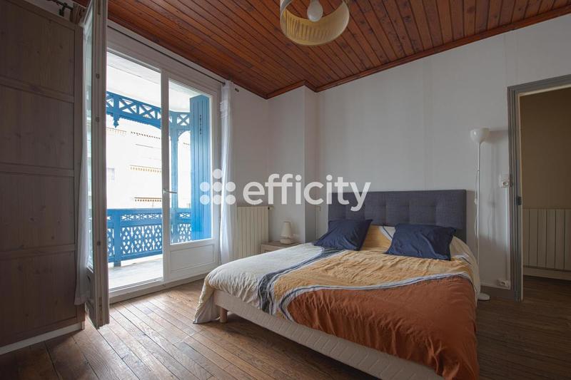 Maison - 230 m² - 7 pièces