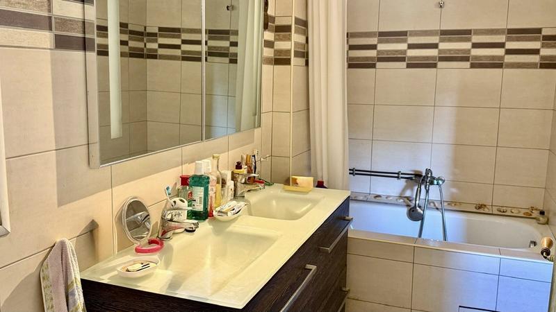 Maison - 245 m² - 9 pièces