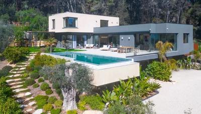 Maison - 435 m² - 8 pièces