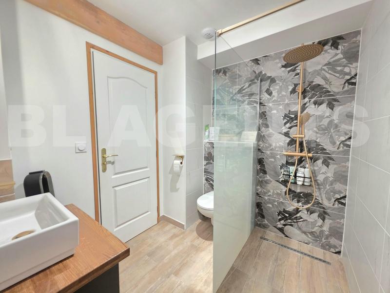 Maison - 300 m² - 8 pièces