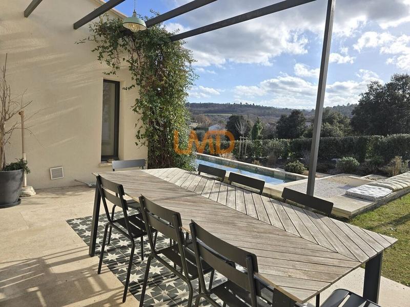 Maison - 181 m² - 7 pièces