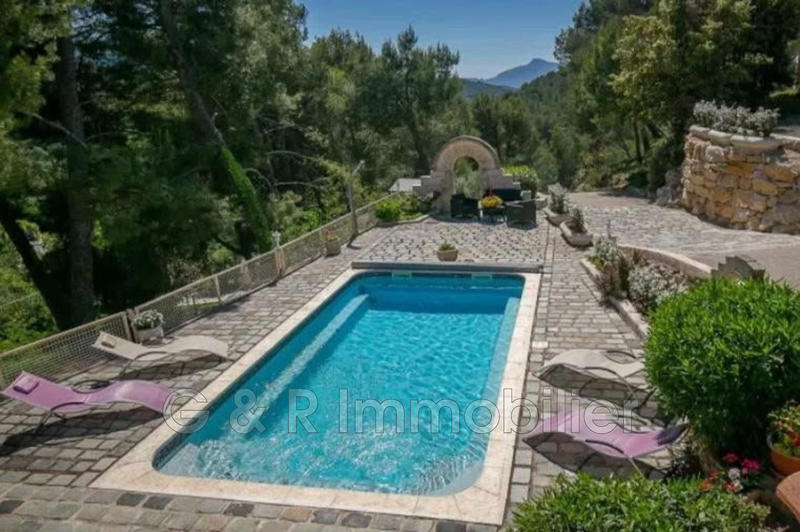 Maison - 185 m² - 8 pièces