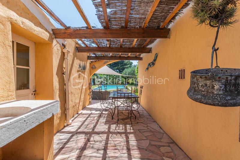 Maison - 218 m² - 6 pièces