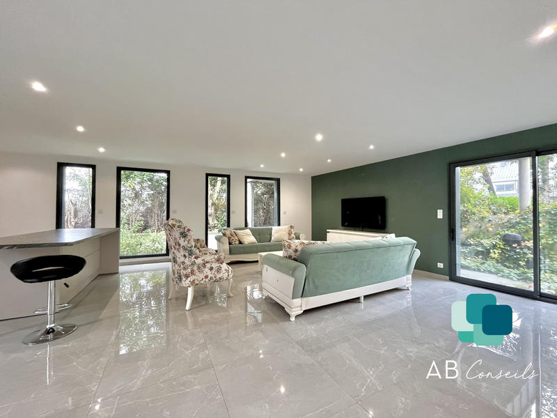 Appartement - 93 m² - 4 pièces