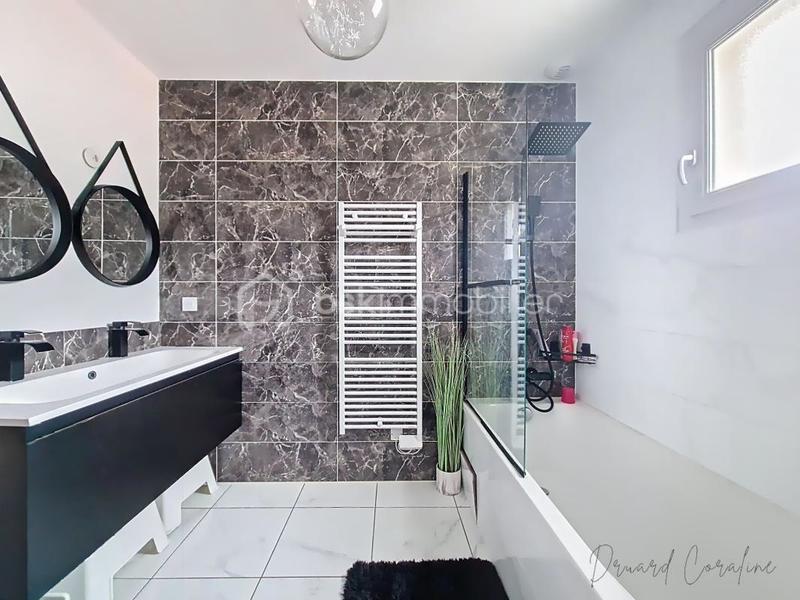 Maison - 102 m² - 4 pièces