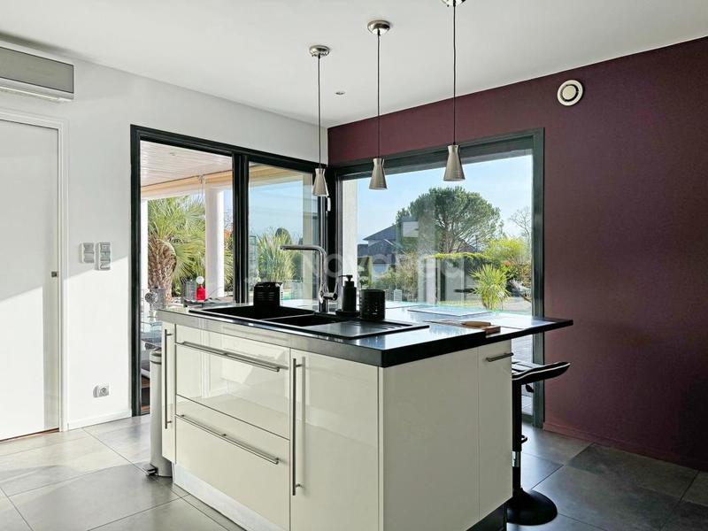 Villa - 240 m² - 7 pièces