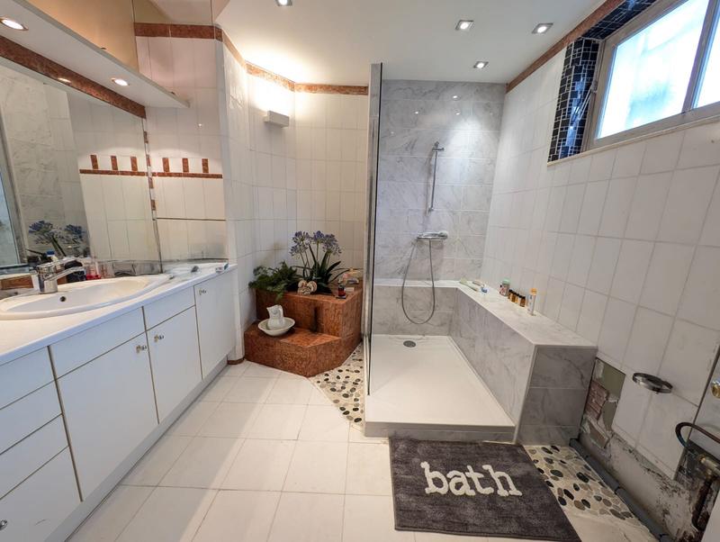 Villa - 251 m² - 8 pièces