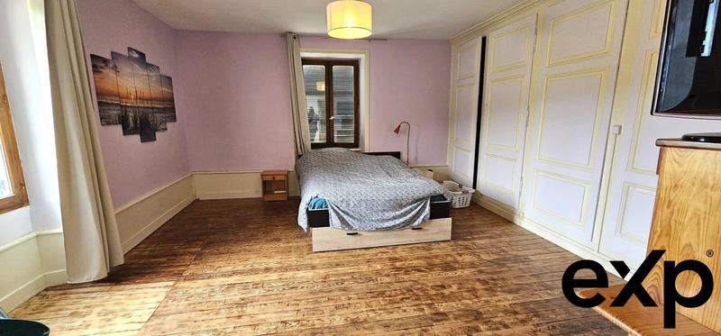 Maison - 240 m² - 6 pièces