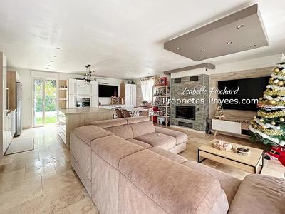 Maison - 99 m² - 4 pièces