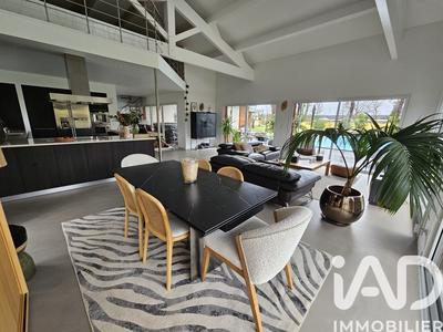 Maison - 251 m² - 5 pièces