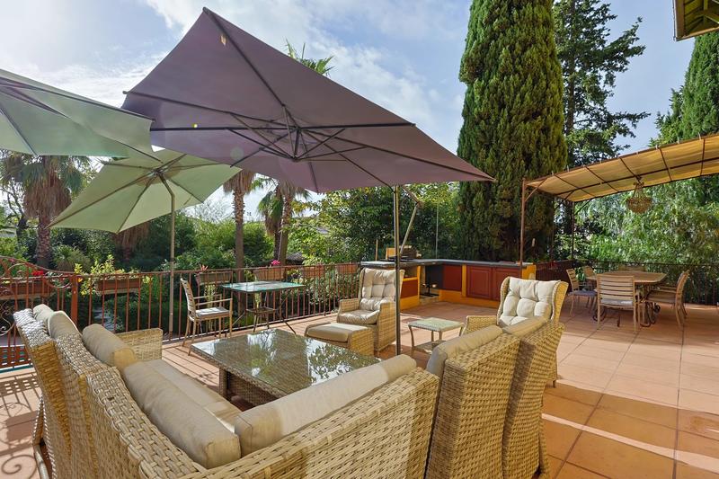 Maison - 382 m² - 10 pièces