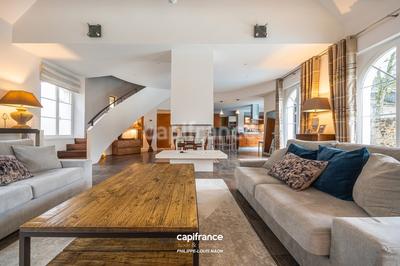 Maison - 233 m² - 7 pièces