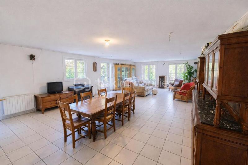 Propriété - 320 m² - 10 pièces