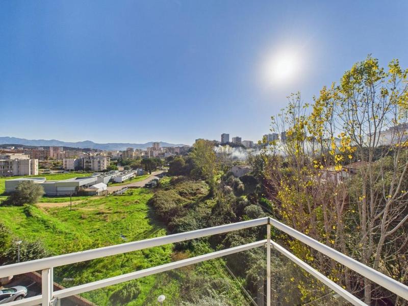 Appartement - 111 m² - 4 pièces