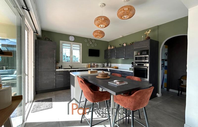 Maison - 246 m² - 6 pièces