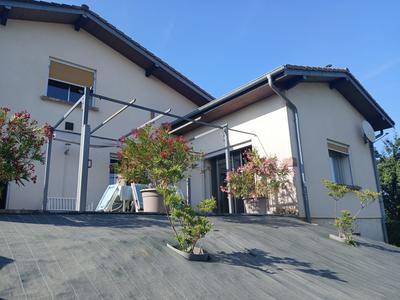 Maison - 180 m² - 11 pièces