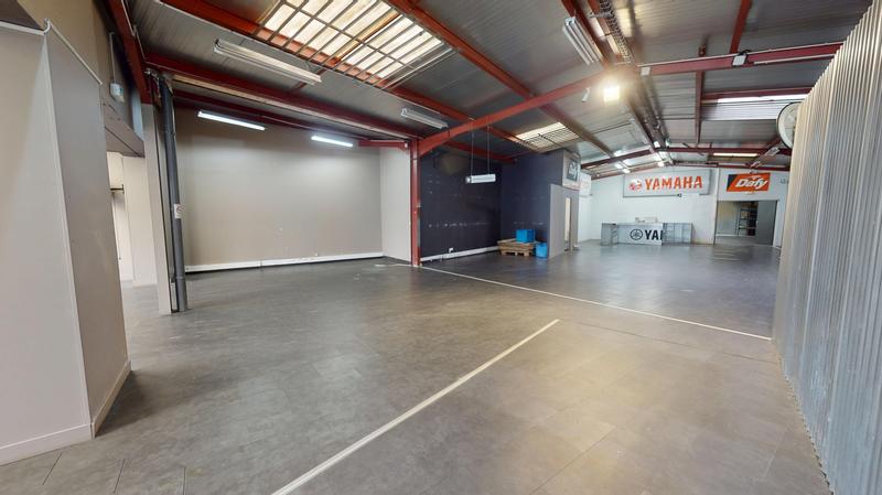 Local commercial - 527 m² - 4 pièces