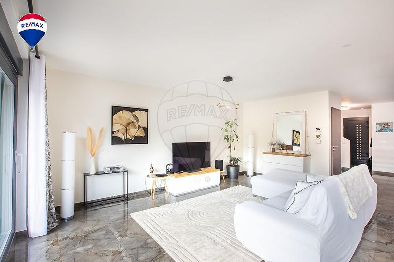 Appartement - 181 m² - 6 pièces