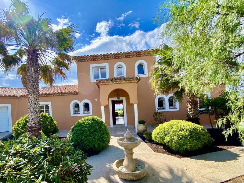 Maison - 265 m² - 9 pièces