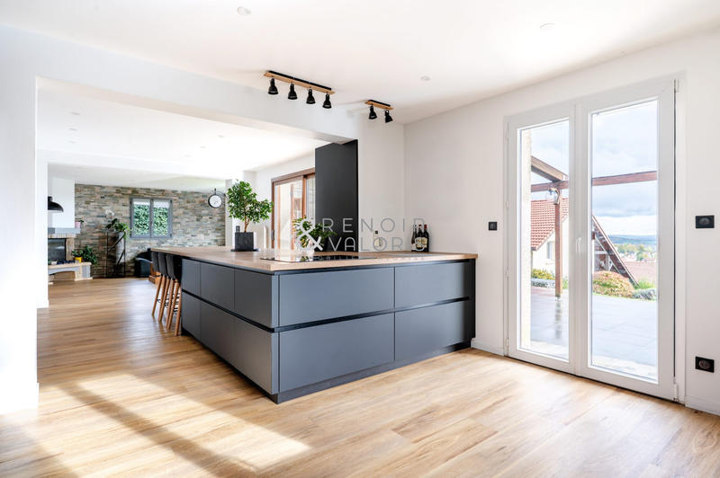 Maison - 320 m² - 7 pièces