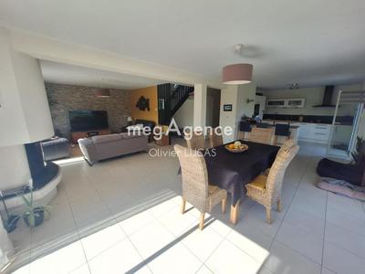 Maison - 182 m² - 6 pièces