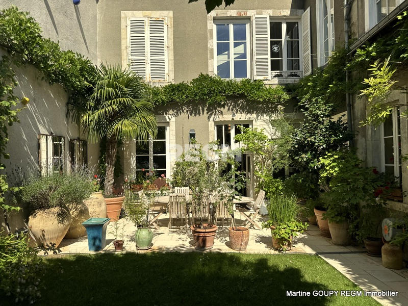 Maison - 290 m² - 11 pièces