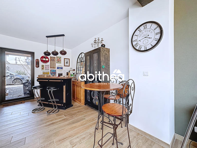 Maison - 275 m² - 8 pièces