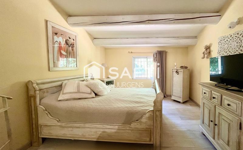 Villa - 242 m² - 6 pièces