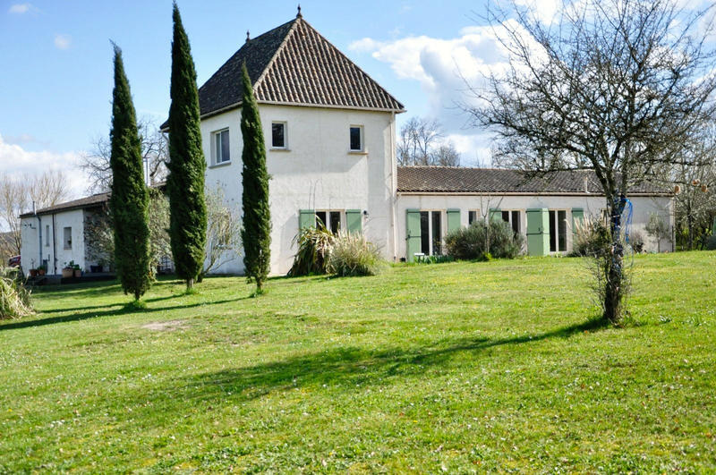 Maison - 216 m² - 7 pièces