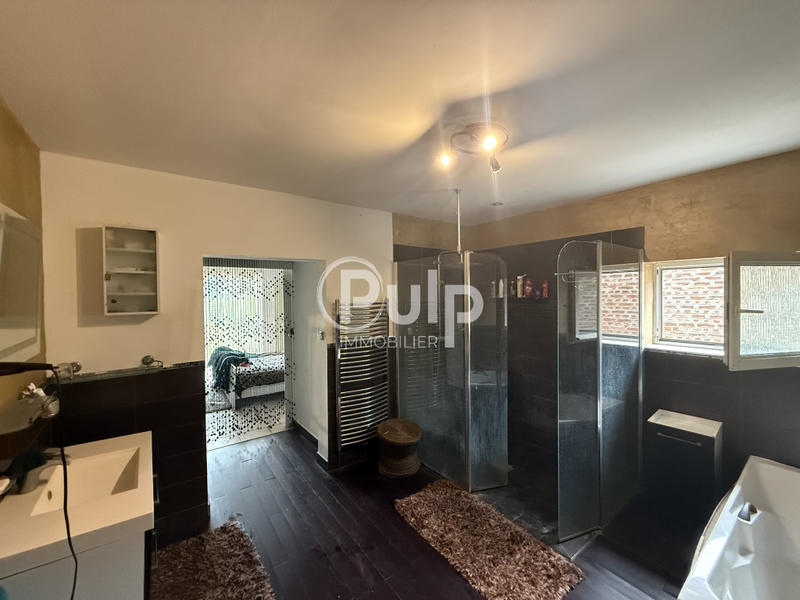 Maison - 340 m² - 10 pièces