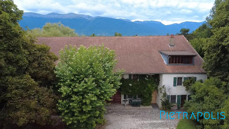 Maison - 850 m² - 12 pièces