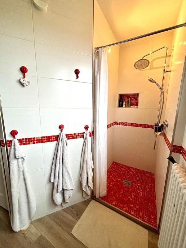 Maison - 185 m² - 10 pièces