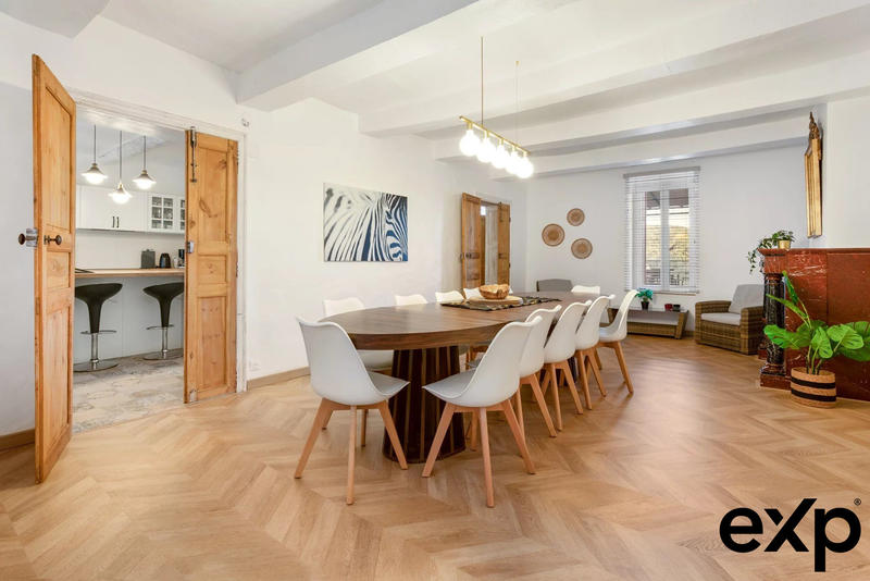 Maison - 330 m² - 10 pièces