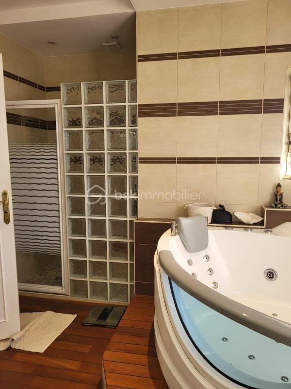 Villa - 247 m² - 5 pièces