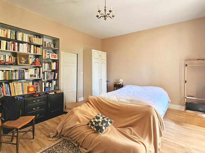 Maison - 302 m² - 8 pièces