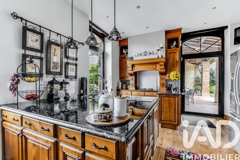 Maison - 435 m² - 11 pièces