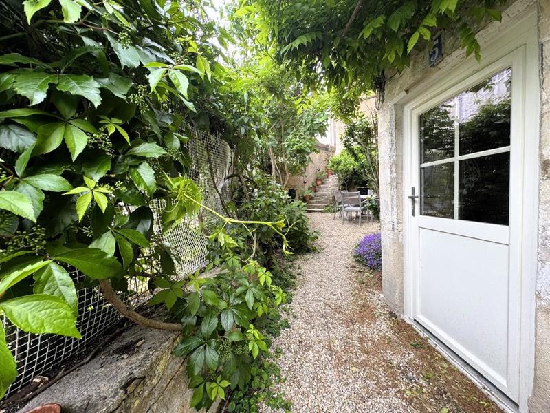 Maison - 410 m² - 16 pièces