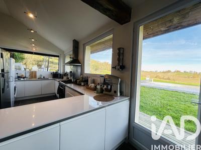 Maison - 240 m² - 8 pièces