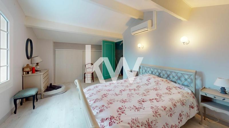 Maison - 214 m² - 9 pièces