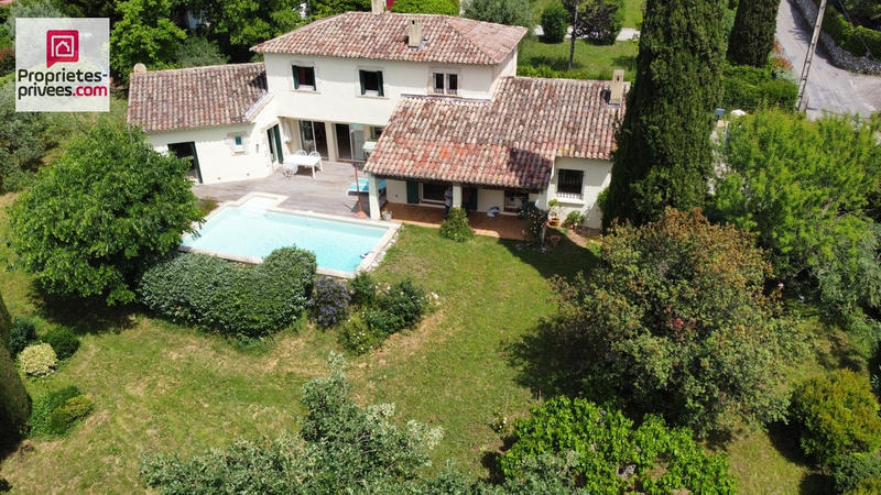 Maison - 217 m² - 7 pièces