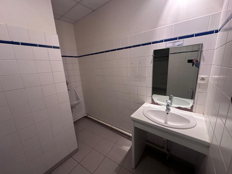 Local commercial - 150 m² - 1 pièce