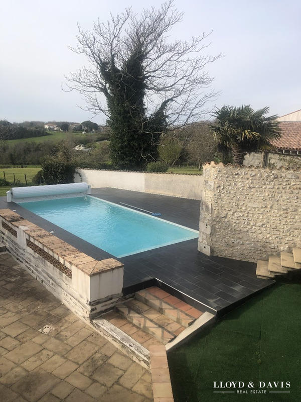 Villa - 280 m² - 9 pièces